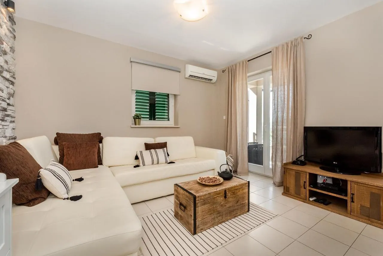 Apartment Cami -Stylish Apartment With A Beautiful Seaview Rabac