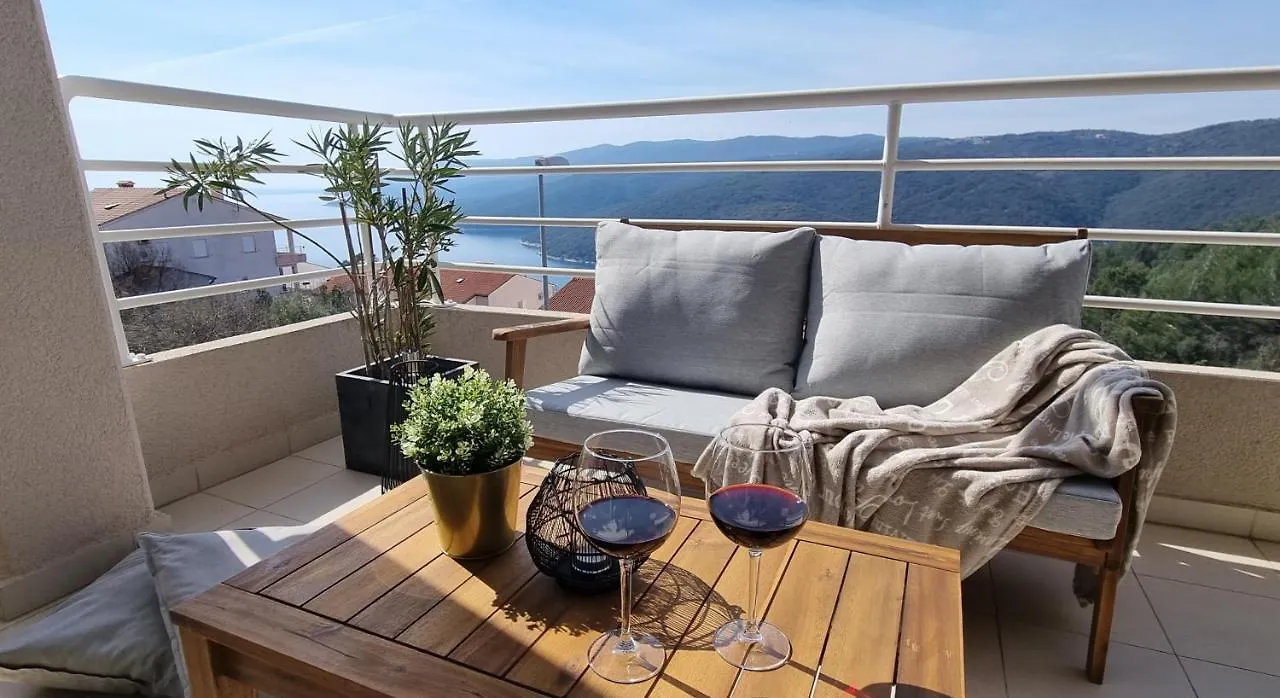 Apartment Cami -Stylish Apartment With A Beautiful Seaview Rabac